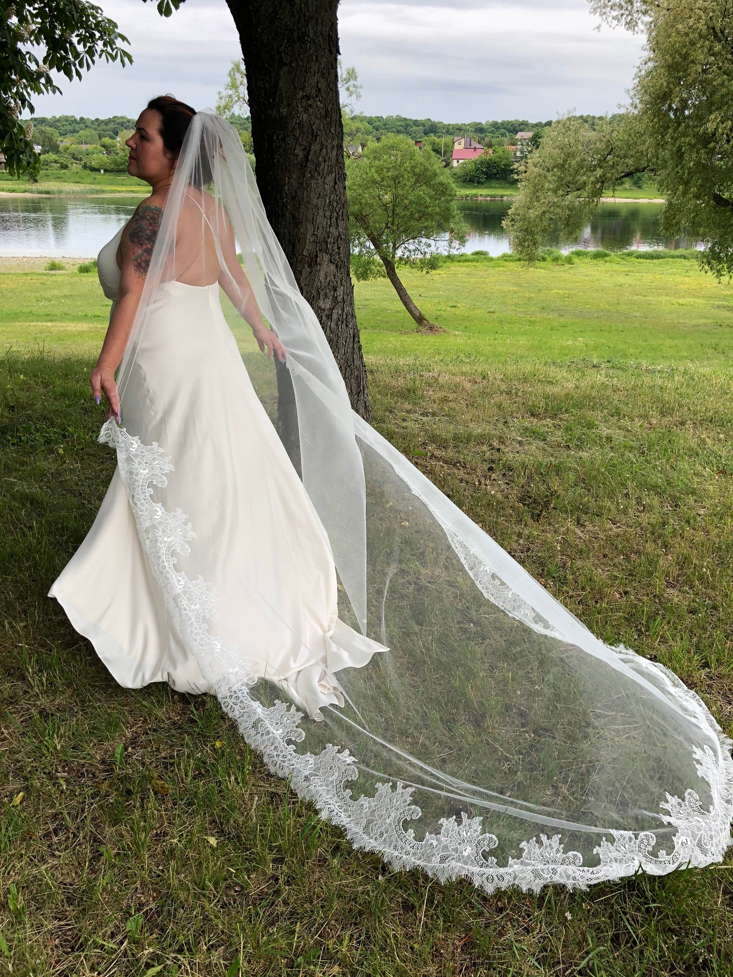 Light ivory cathedral bridal lace veil, handcrafted, floral Chantilly lace detail