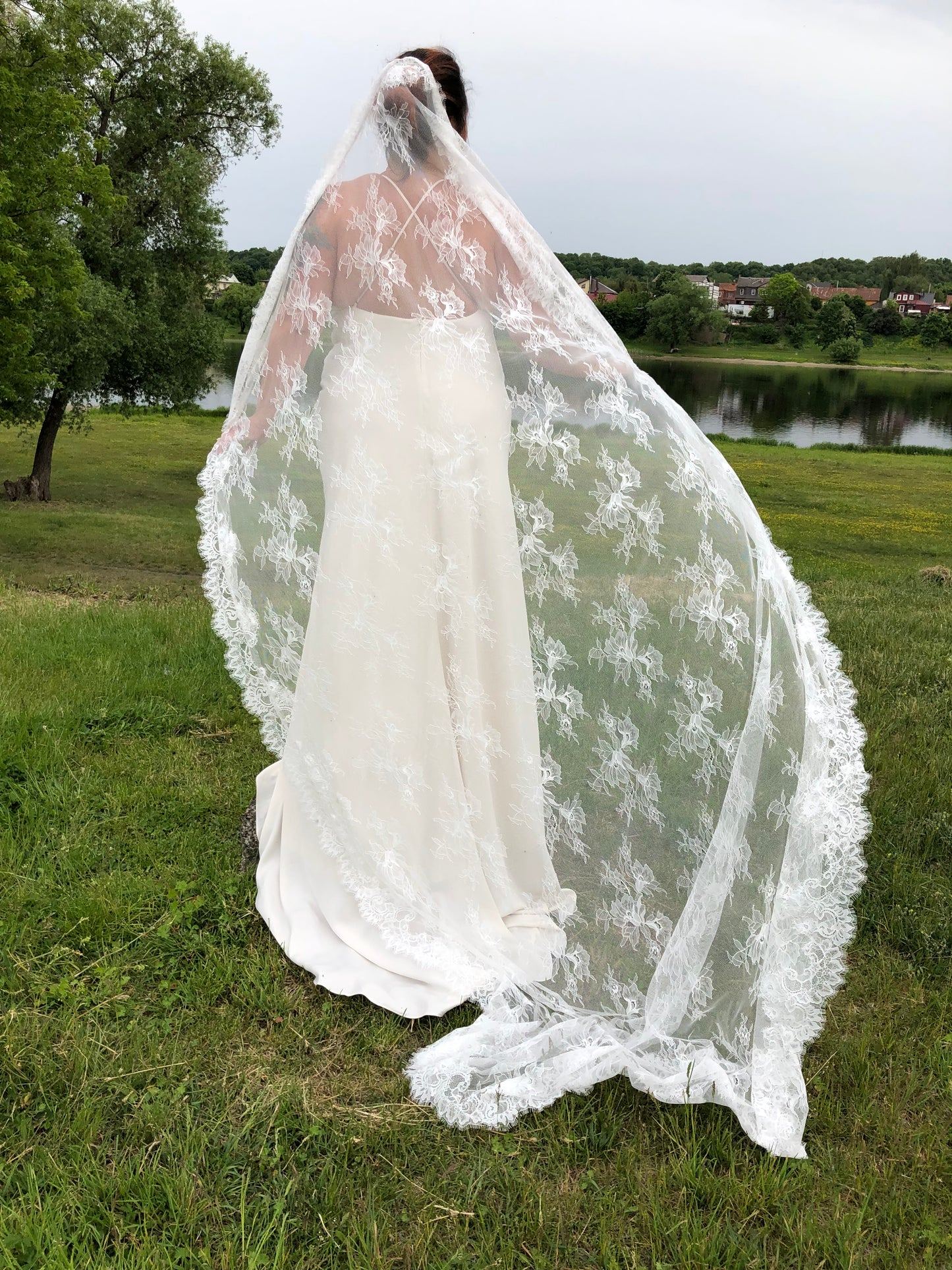 Cathedral Chantilly Lace Mantilla Veil