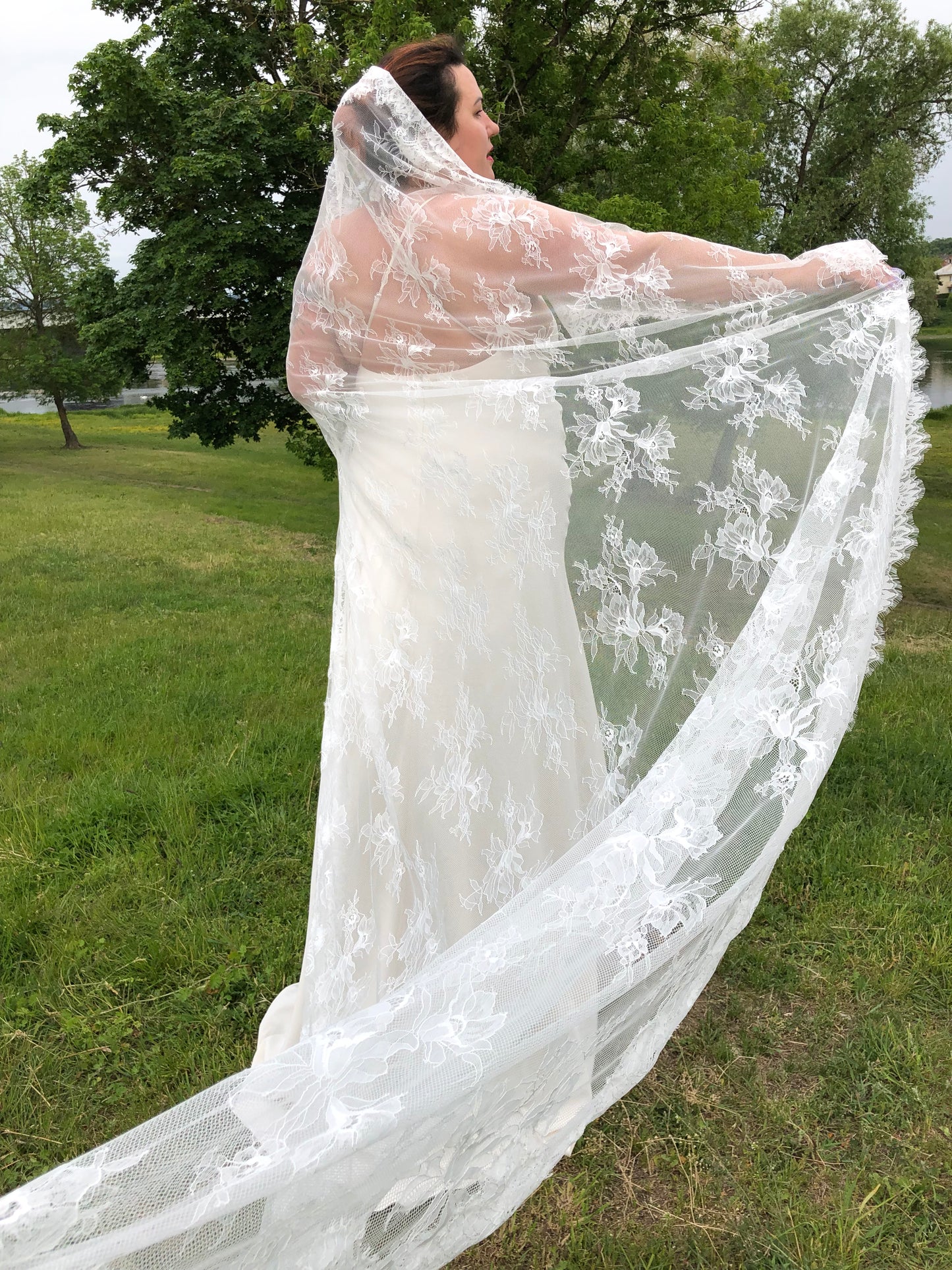 Cathedral Chantilly Lace Mantilla Veil