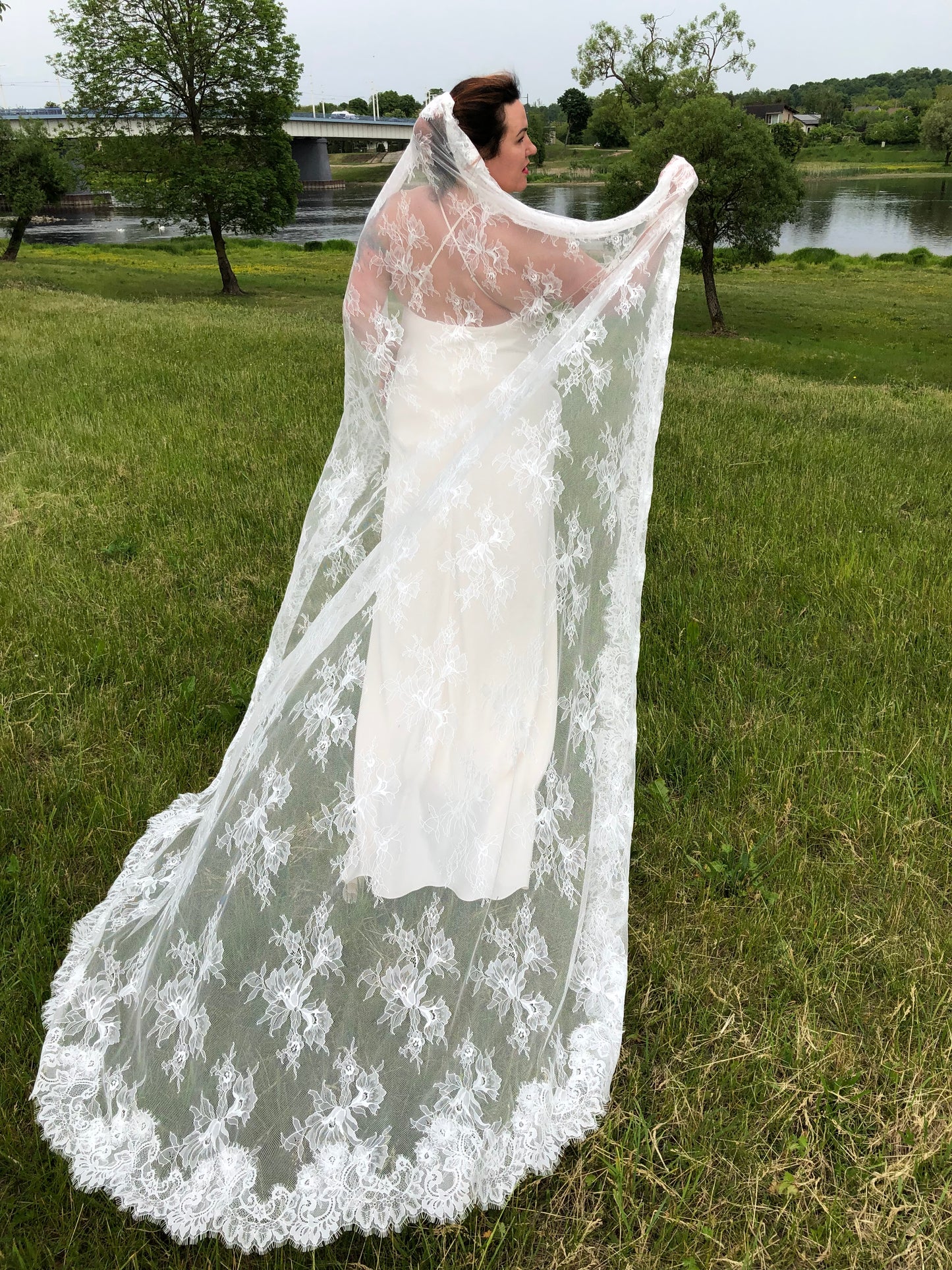Cathedral Chantilly Lace Mantilla Veil