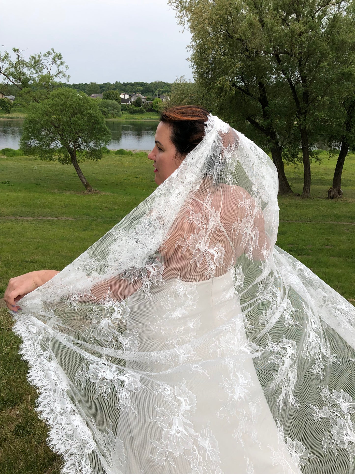 Cathedral Chantilly Lace Mantilla Veil