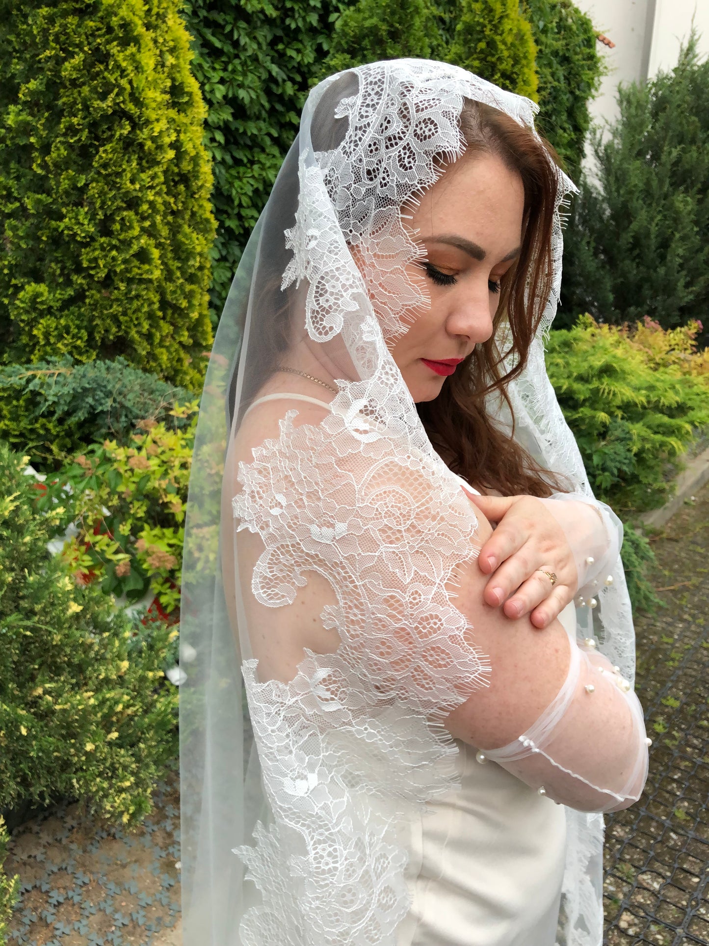 Floral Chantilly Lace Mantilla Veil – Light Ivory, Single Tier Wedding Veil