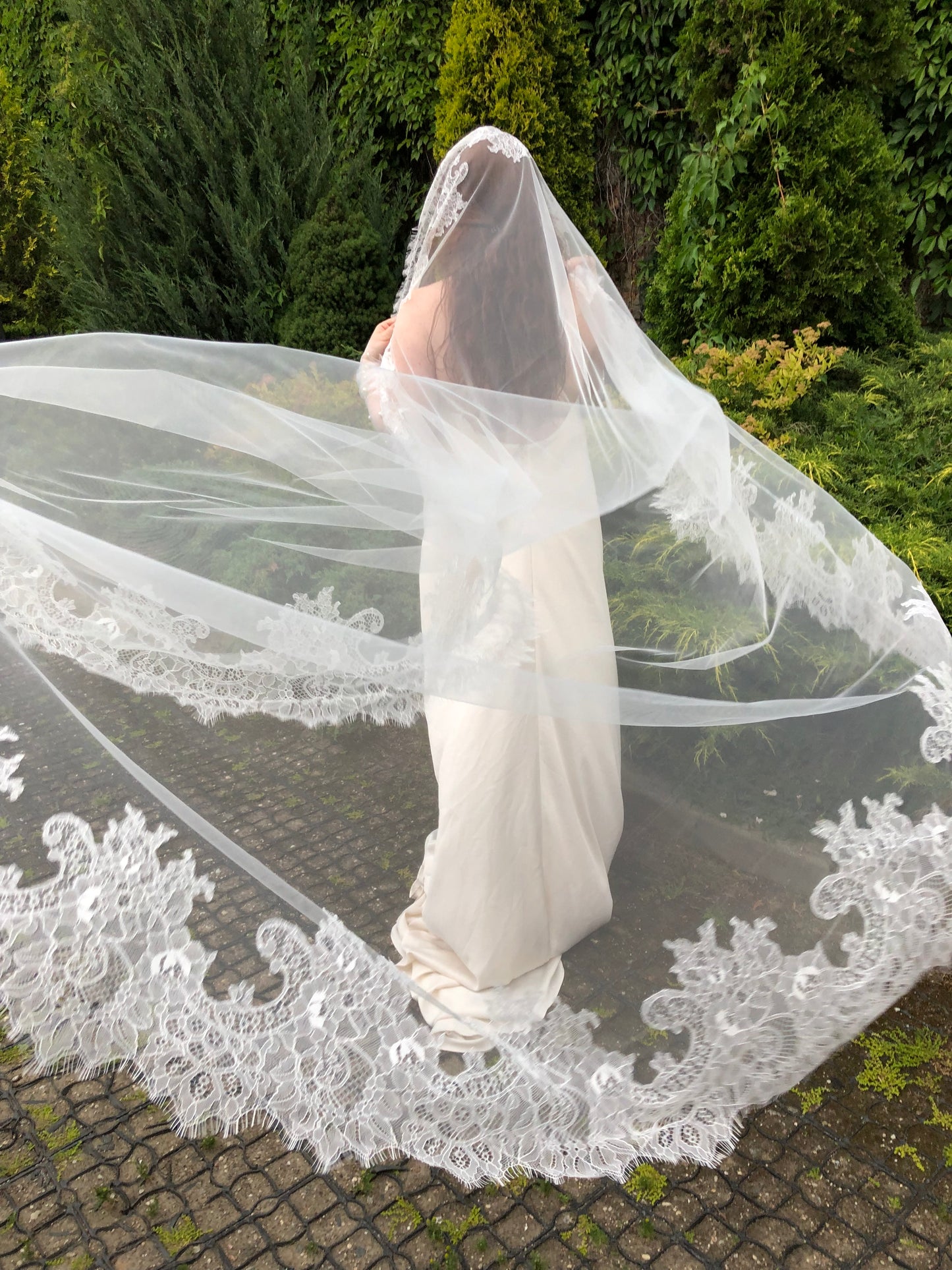 Floral Chantilly Lace Mantilla Veil – Light Ivory, Single Tier Wedding Veil