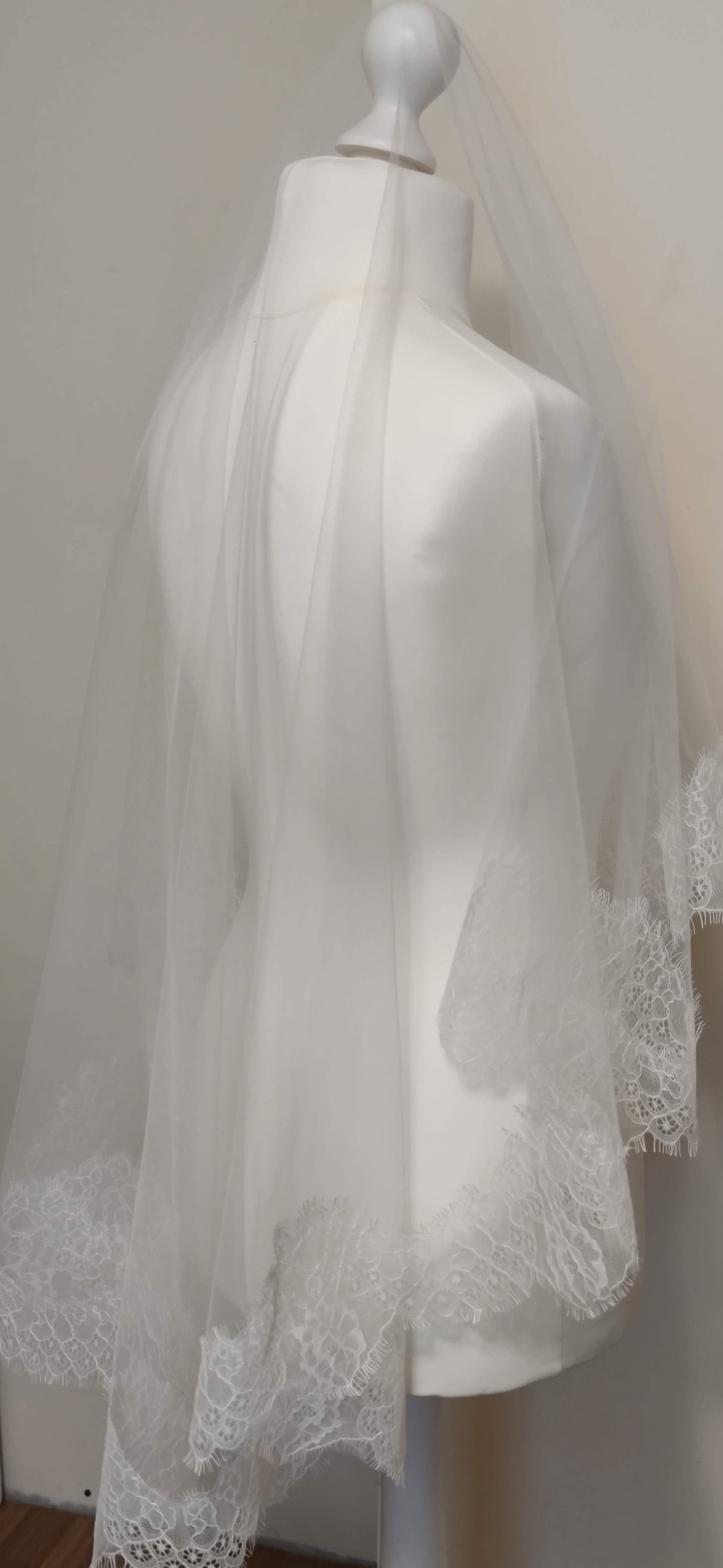 Wedding veil Chantilly Lace edge with Blusher in light Ivory