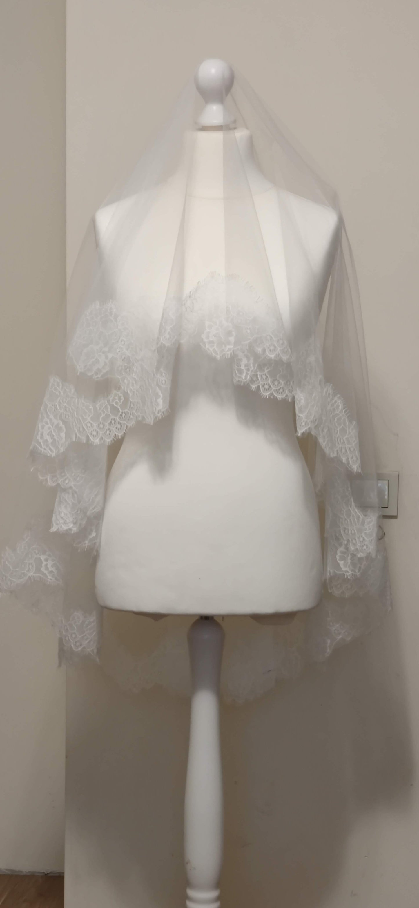 Wedding veil Chantilly Lace edge with Blusher in light Ivory