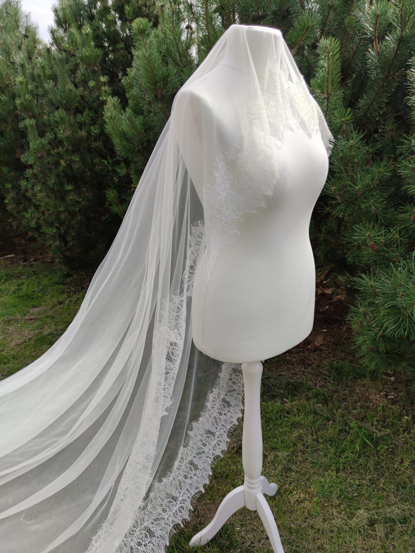 Mantilla  wedding veil French Chantilly lace in Ivory