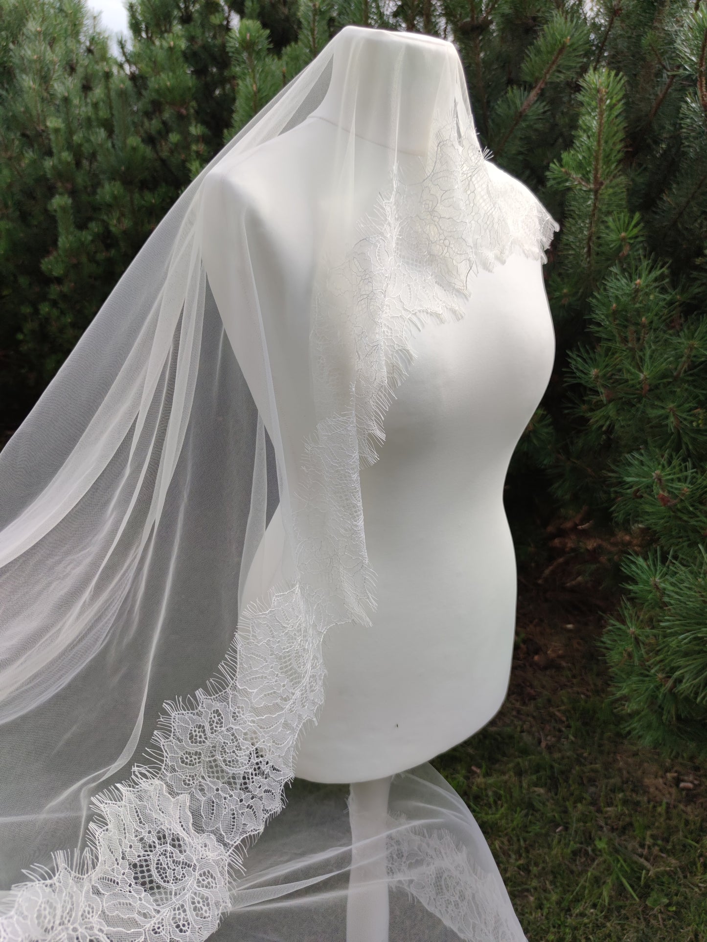 Mantilla  wedding veil French Chantilly lace in Ivory