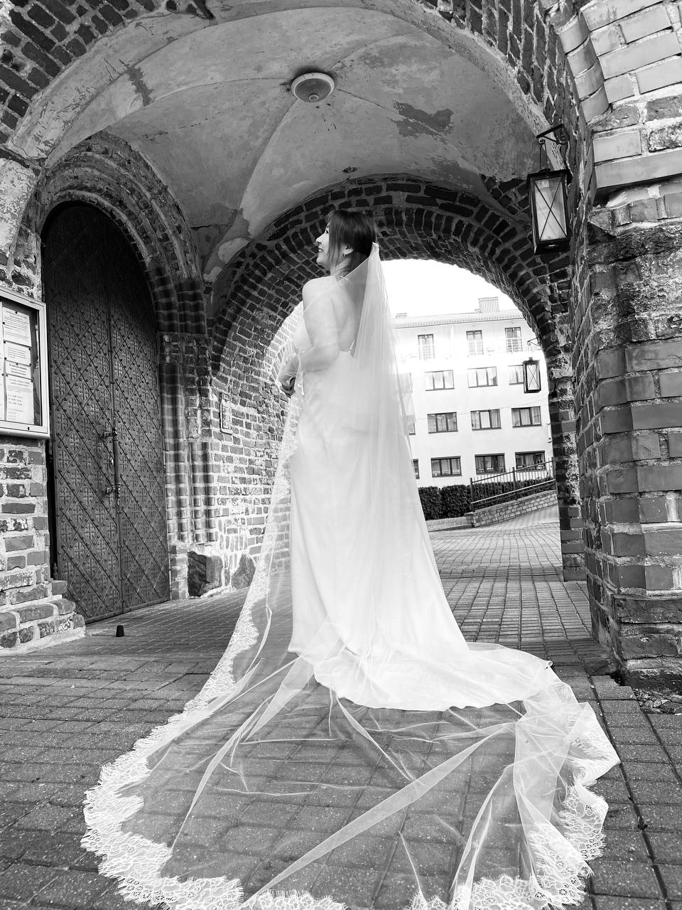 Luxury Bridal Veil with Clean Blusher and Chantilly Lace Trim