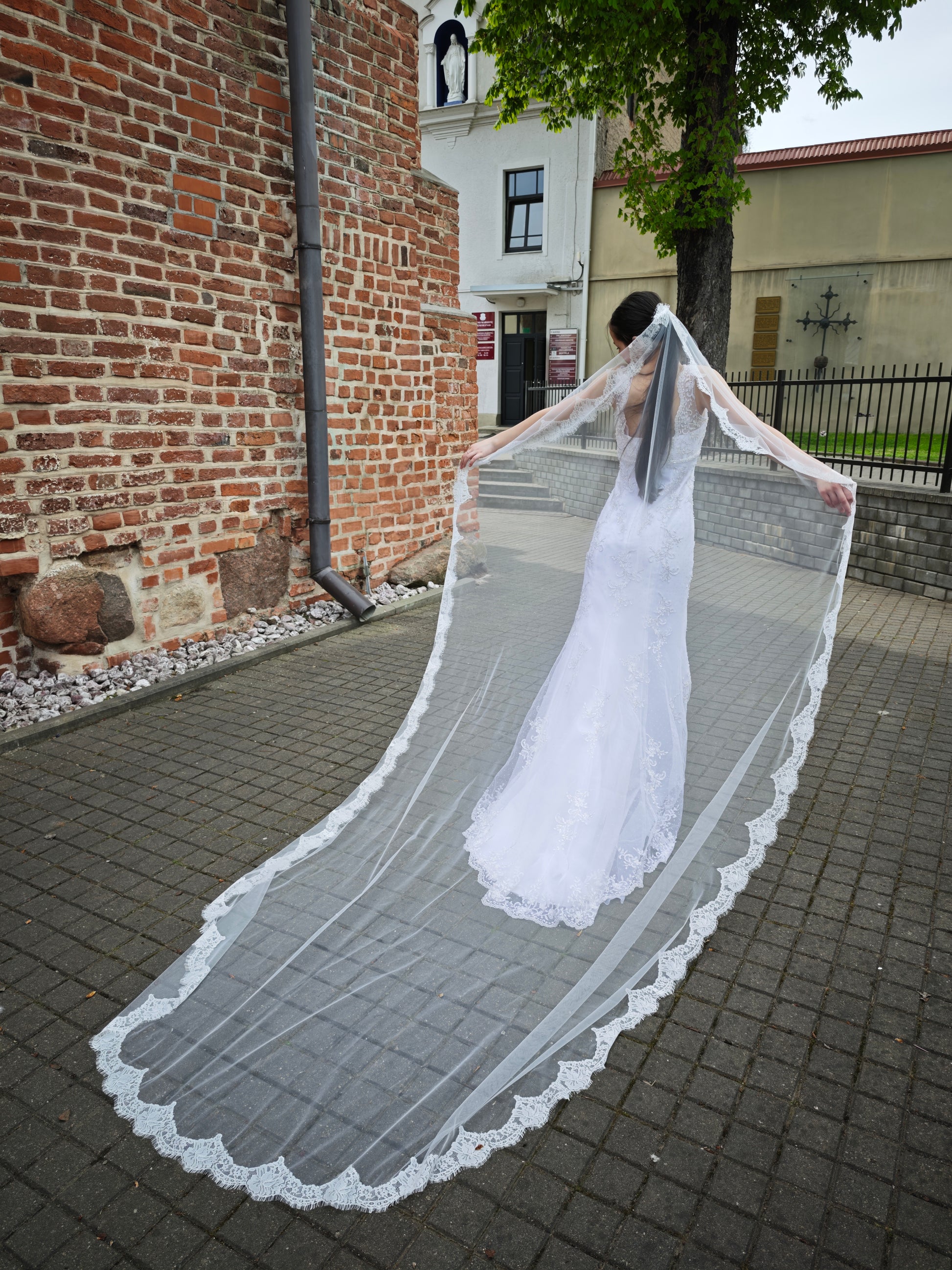 The Paloma Veil – ivory mantilla wedding veil with Chantilly lace along full perimeter, dramatic spread showing lace on all sides