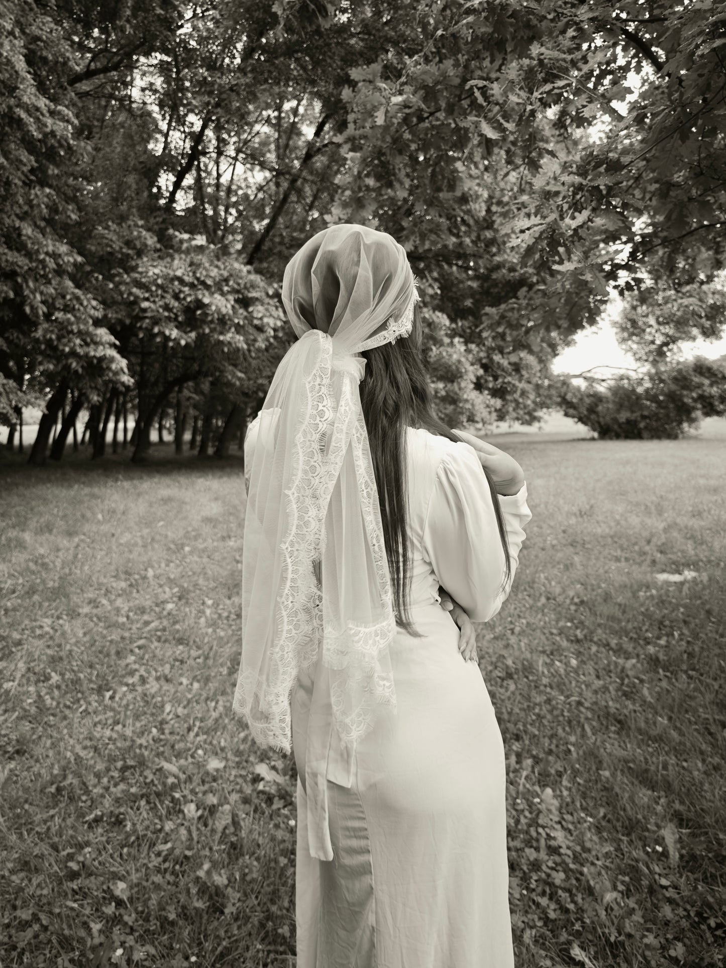 Boho bride wearing an ivory lace bandana veil as a bridal head scarf over loose waves