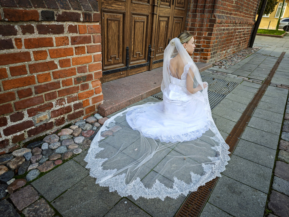 The Elodie Veil – Cathedral Veil with Wide Chantilly Lace Trim, Single Tier, Ivory