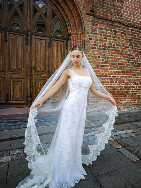 The Elodie Veil – Cathedral Veil with Wide Chantilly Lace Trim, Single Tier, Ivory