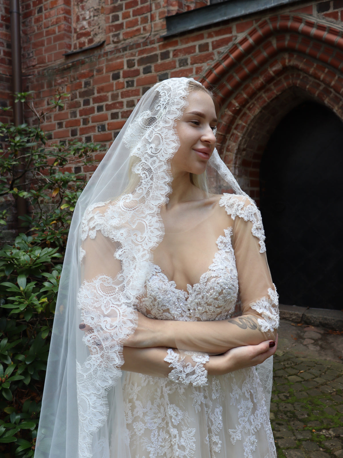 The Rosalinda Veil – Wide Lace Mantilla Veil, Floral Chantilly Lace Edge, Waist to Royal, Ivory