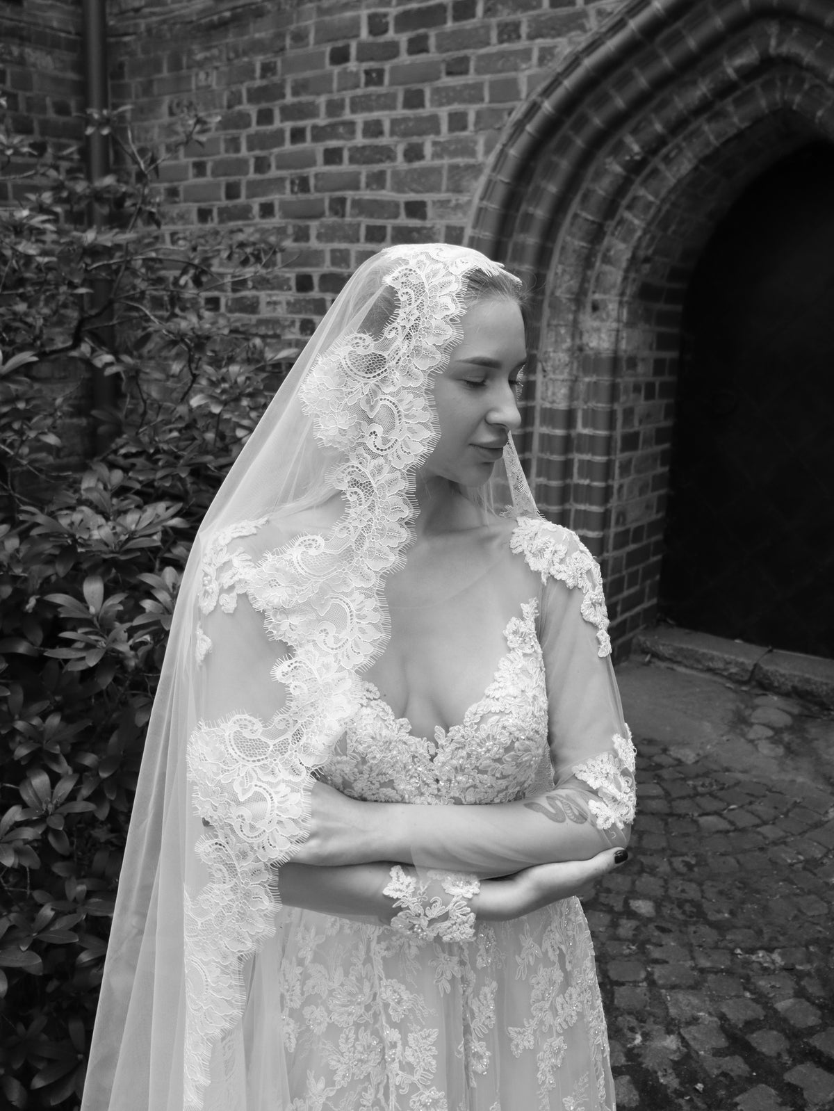 The Rosalinda Veil – Wide Lace Mantilla Veil, Floral Chantilly Lace Edge, Waist to Royal, Ivory