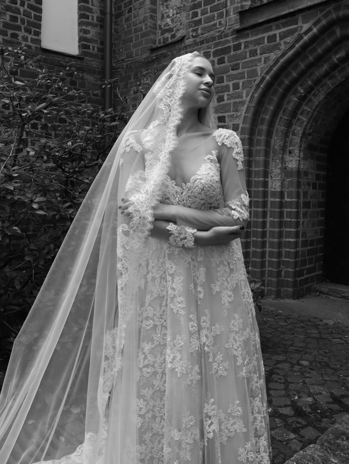 The Rosalinda Veil – Wide Lace Mantilla Veil, Floral Chantilly Lace Edge, Waist to Royal, Ivory
