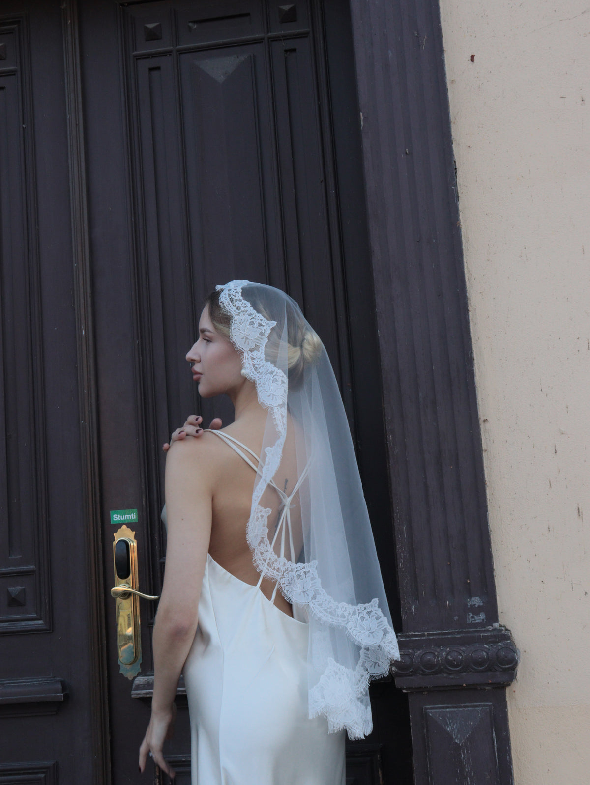 The Paloma Veil – Handcrafted Chantilly Lace Mantilla Veil, Full Perimeter Lace, Ivory
