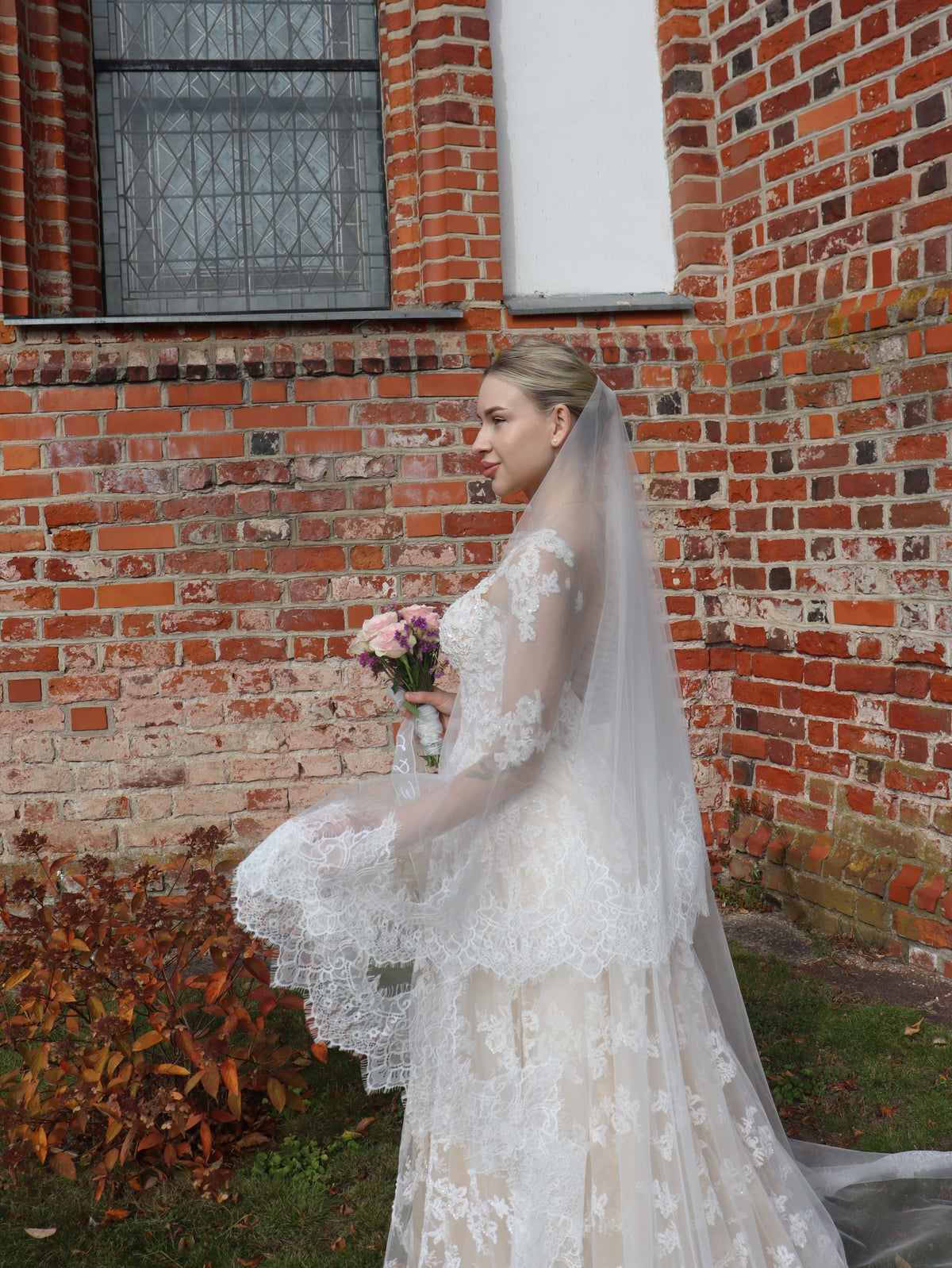 The Perla Veil – Two-Tier Chantilly Lace Wedding Veil with Blusher, Light Ivory