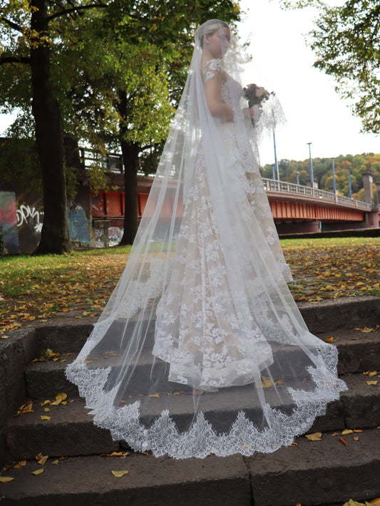 The Perla Veil – Two-Tier Chantilly Lace Wedding Veil with Blusher, Light Ivory