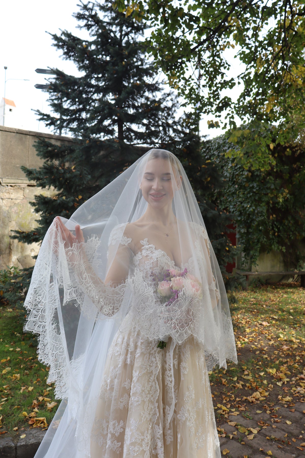 The Perla Veil – Two-Tier Chantilly Lace Wedding Veil with Blusher, Light Ivory