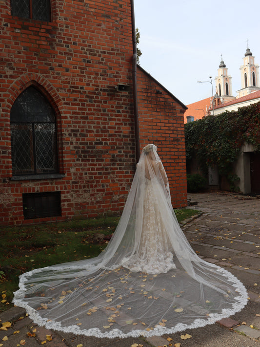 The Rosalinda Veil – Wide Lace Mantilla Veil, Floral Chantilly Lace Edge, Waist to Royal, Ivory
