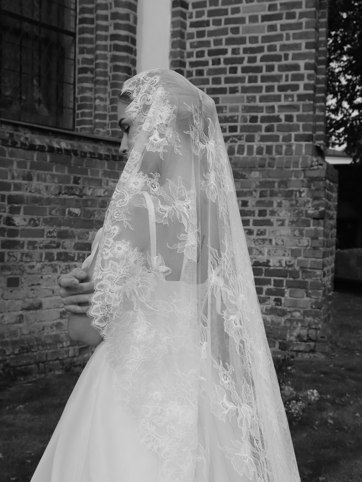 The Luna Veil – Handcrafted Full Chantilly Lace Mantilla Veil, Ivory