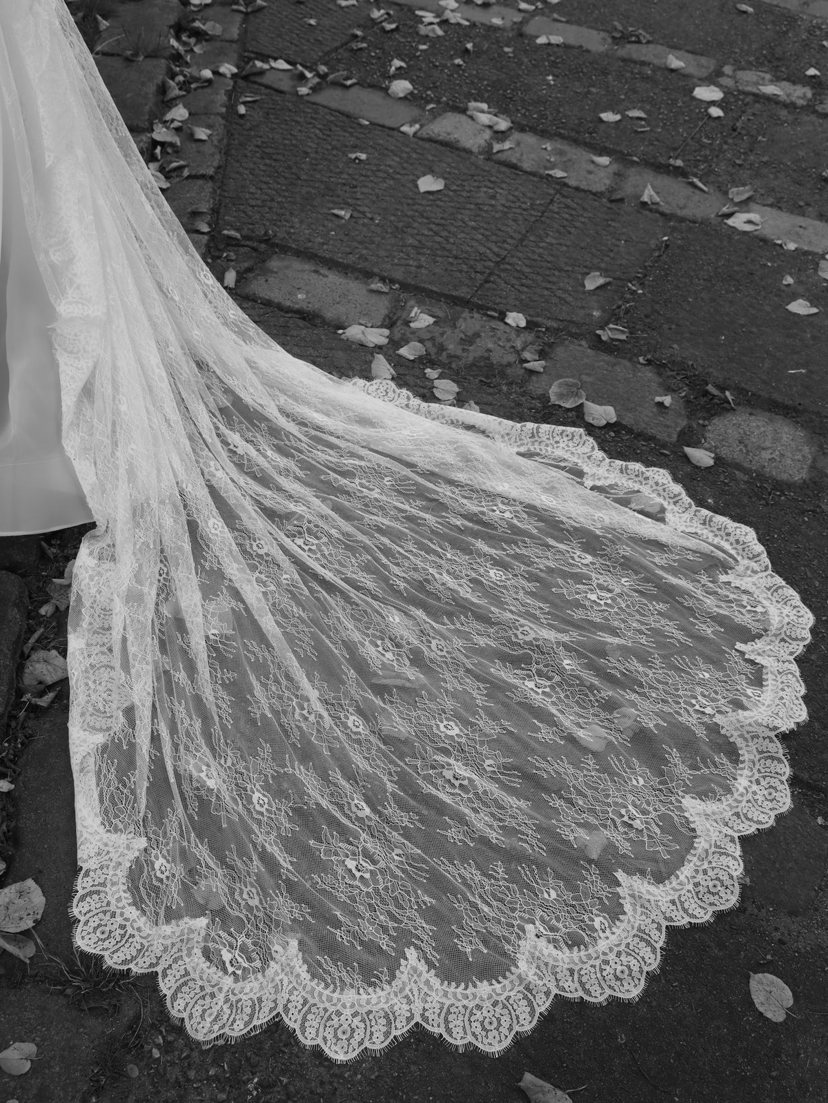 The Soleil Veil – Handcrafted Full Lace Chantilly Mantilla Veil, Ivory