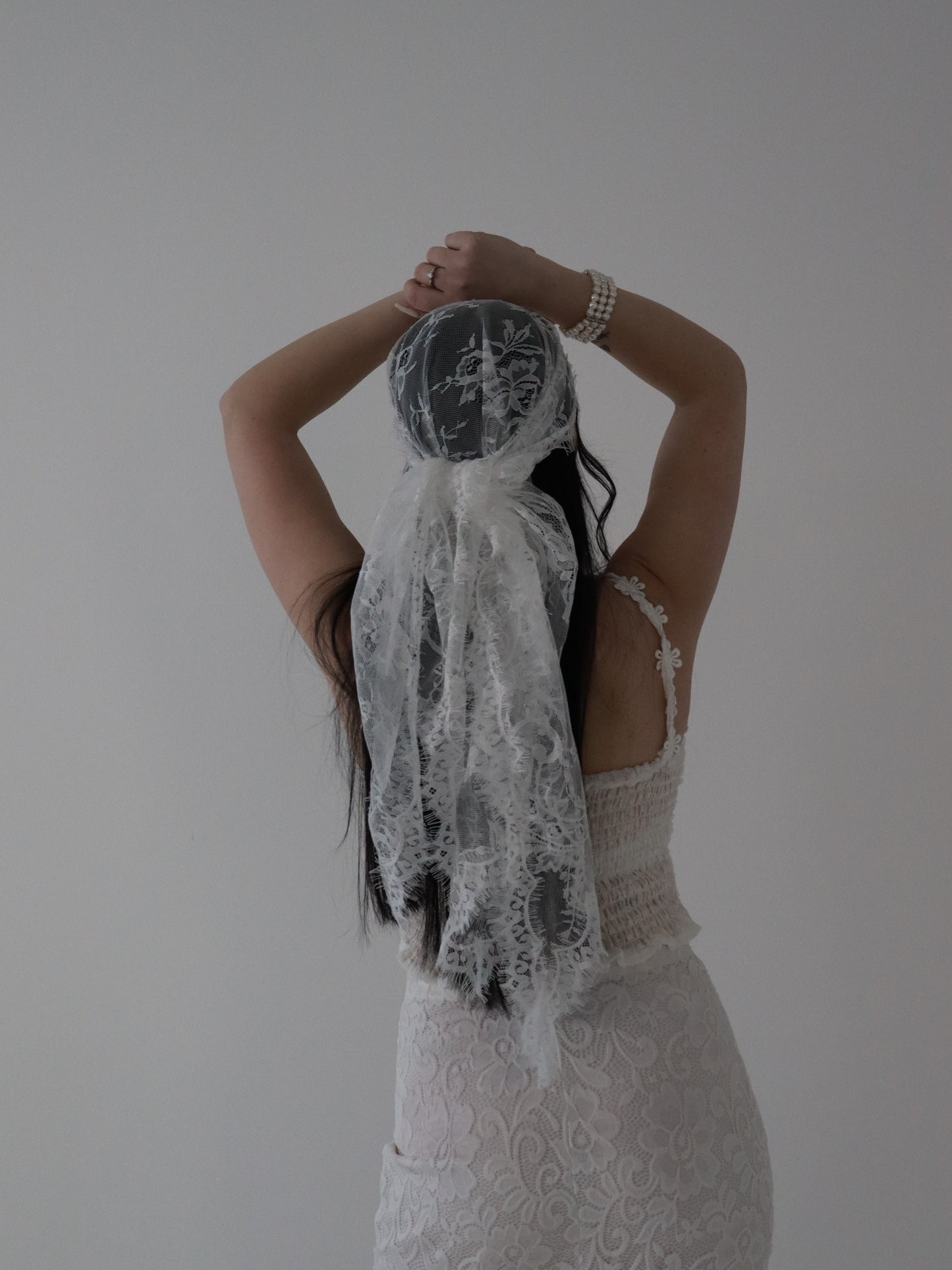 Chantilly Lace Bandana Veil – Ivory Lace Bridal Head Scarf, Boho Kerchief Wedding Headpiece