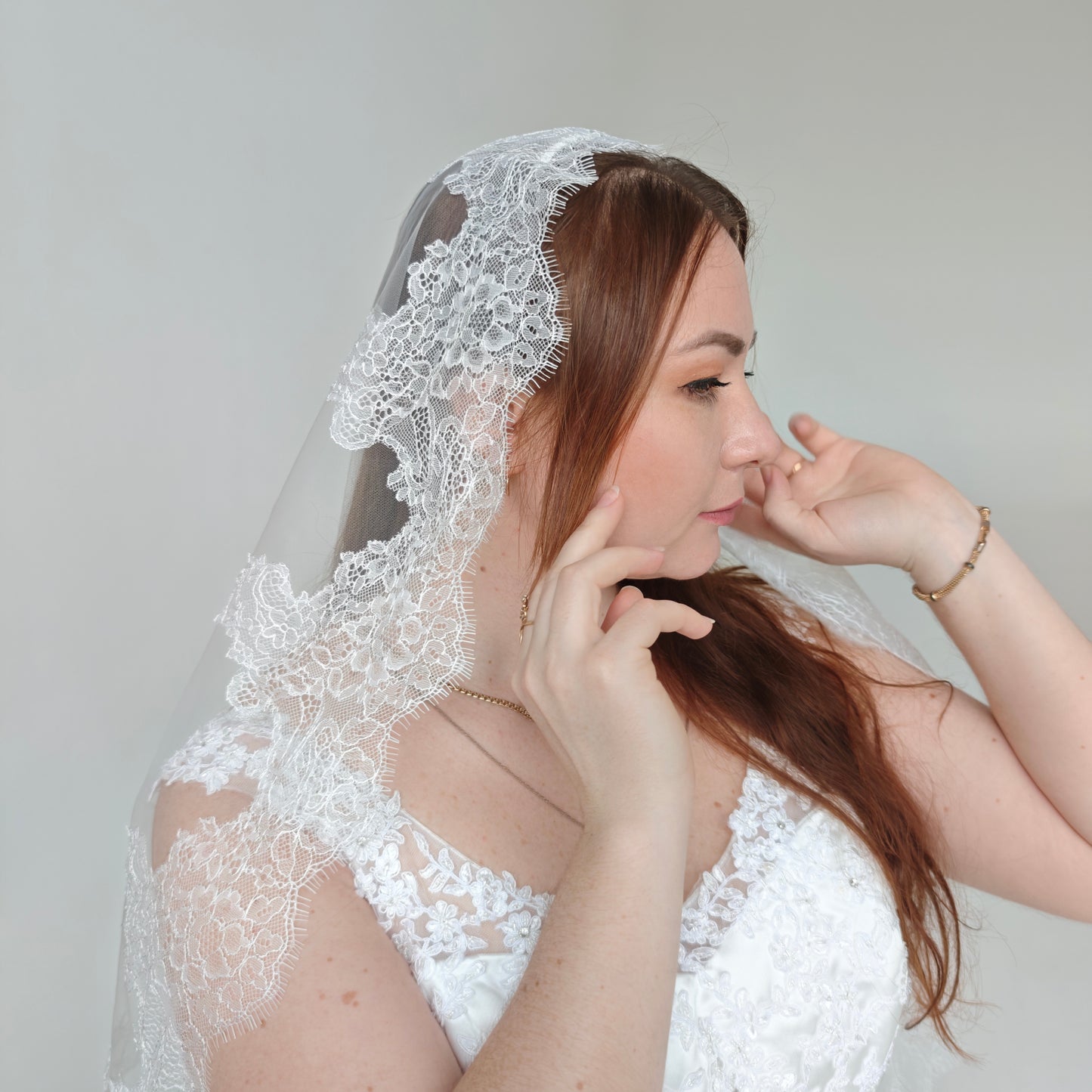 The Estrella Veil – Handcrafted Chantilly Lace Mantilla Veil, Ivory