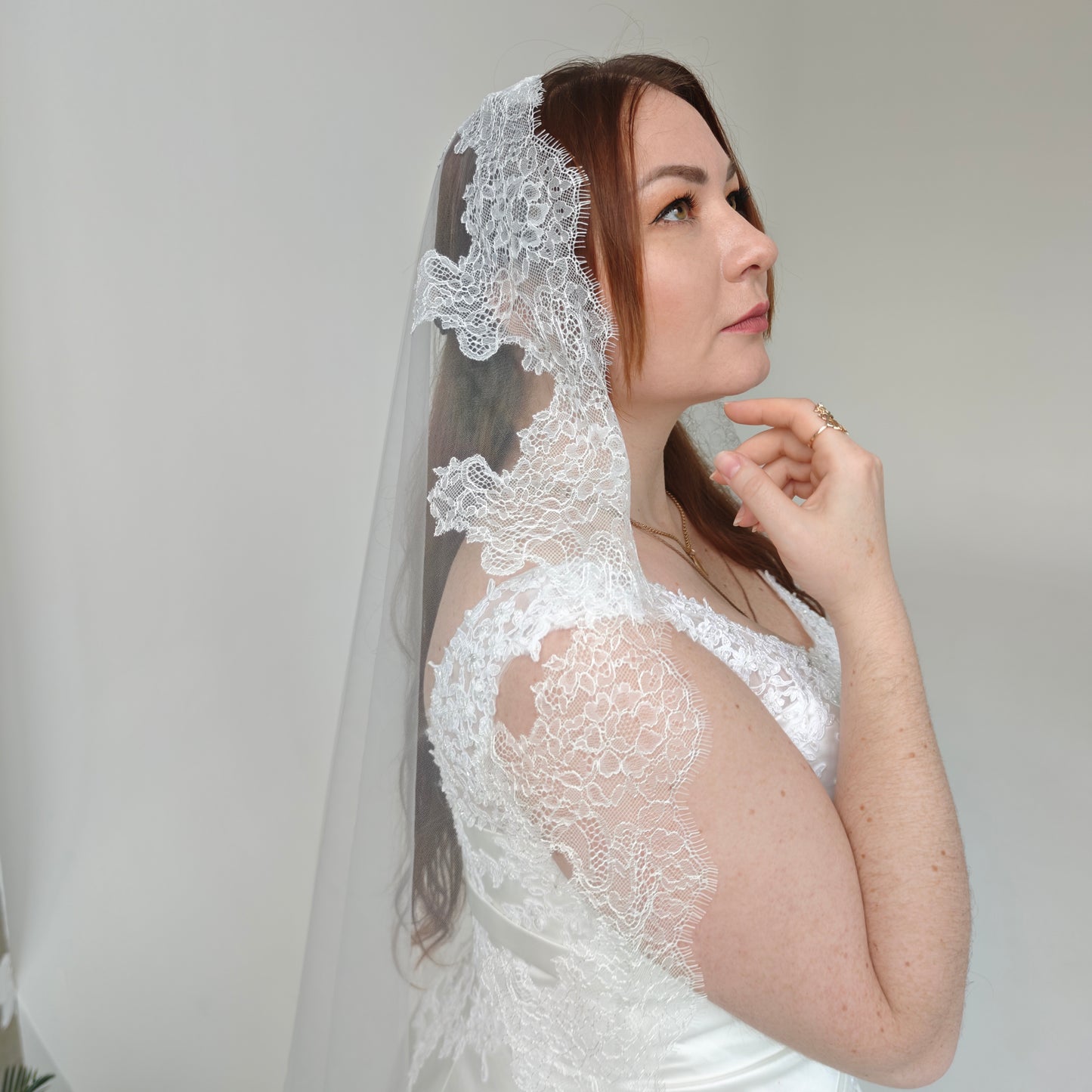 The Estrella Veil – Handcrafted Chantilly Lace Mantilla Veil, Ivory
