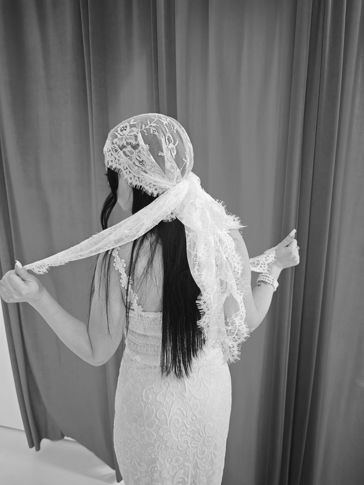 Chantilly Lace Bandana Veil – Ivory Lace Bridal Head Scarf, Boho Kerchief Wedding Headpiece
