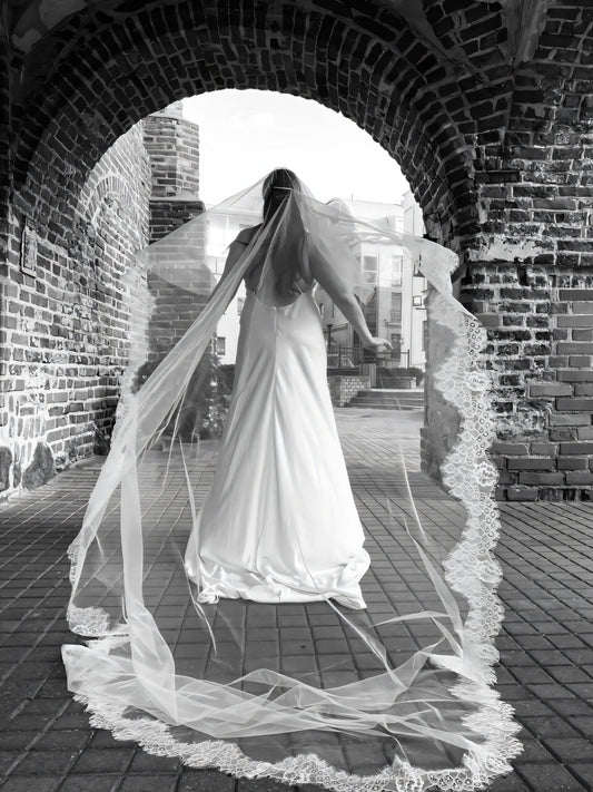 Luxury Bridal Veil with Clean Blusher and Chantilly Lace Trim